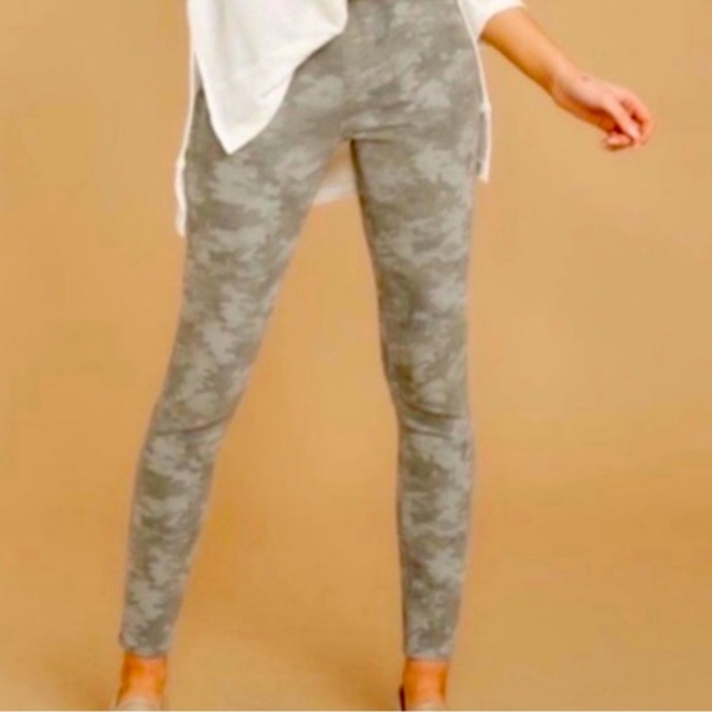 Spanx Camo Jean-ish Leggings Size Small